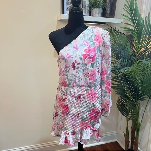 Express Metallic Floral One Shoulder Pleated Faux Wrap Front Romper Large - Picture 3 of 13